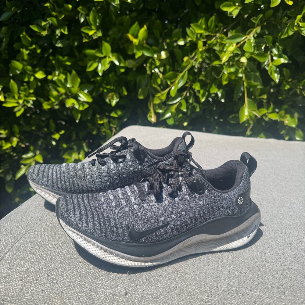 Nike women’s  Black Running Shoes
